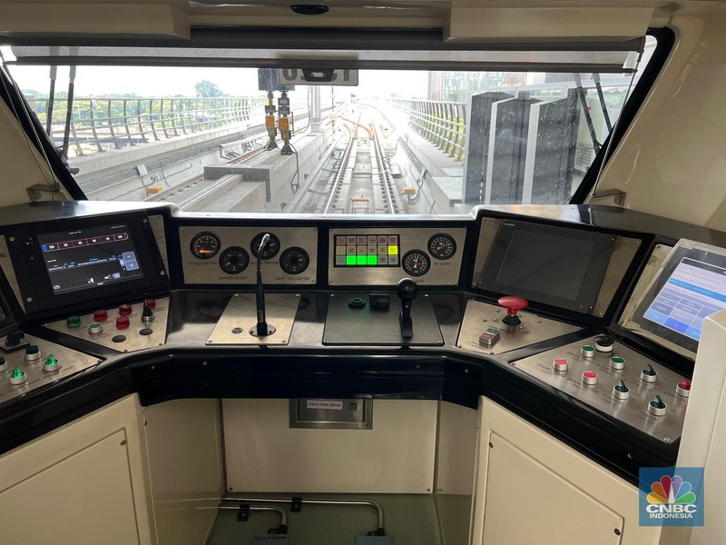 LRT dan Kereta Cepat Jakarta-Bandung Menyambung. (CNBC Indonesia/Wahyu Daniel)