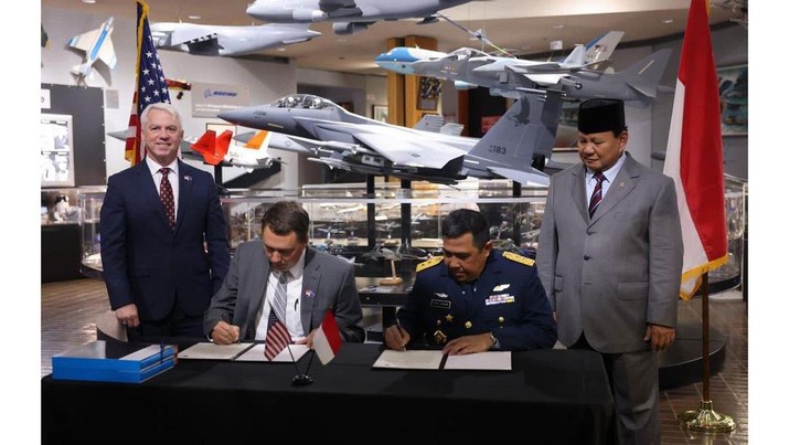 Penandatanganan MoU komitmen pembelian 24 Unit Pesawat Tempur F-15EX. (Instagram/prabowo)