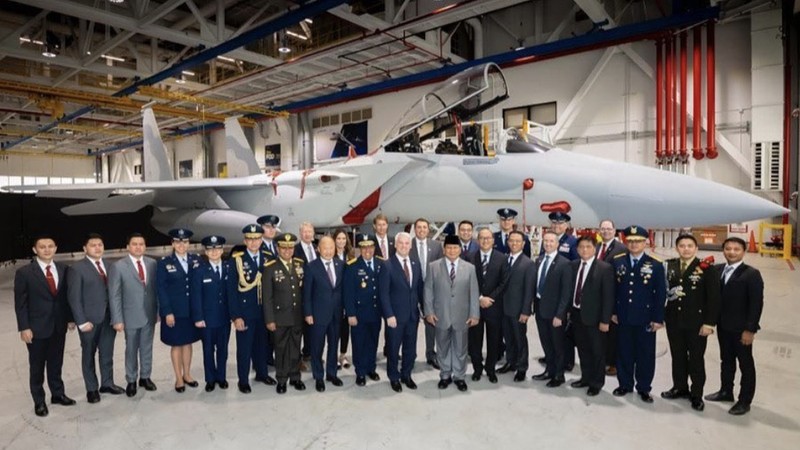 Penandatanganan MoU komitmen pembelian 24 Unit Pesawat Tempur F-15EX. (Instagram/Prabowo)