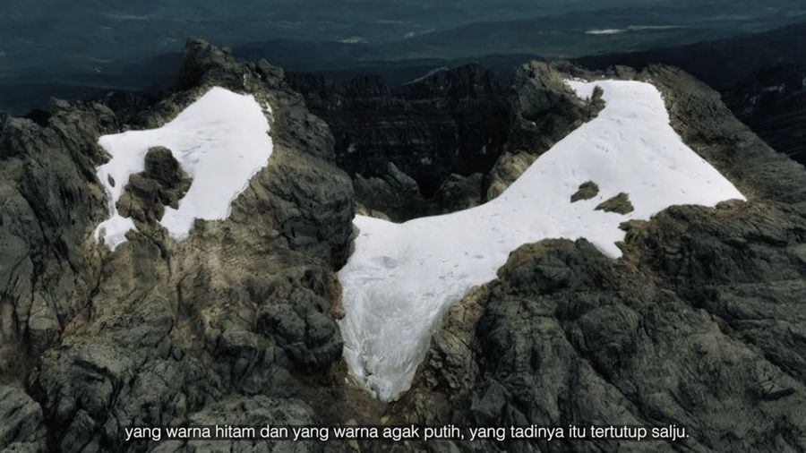 Salju Gunung Jaya Wiijaya kian menipis. (Tangkapan Layar Youtube Info BMKG)