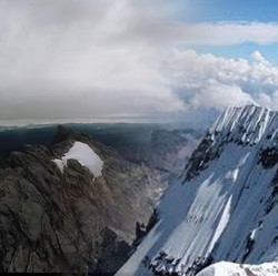 Mengenal Yellow Valley di Puncak Cartenz Papua, Ini Penjelasannya