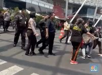 Bentrok di Kokas, Nasabah Prudential Ngaku Rugi Rp50 Juta