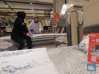 Cuma Rp 5 jutaan, Set Kasur Diskon Gede di Transmart Hari Ini