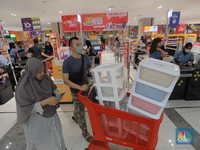 Potret Warga Pulang Kerja Serbu Transmart Full Day Sale