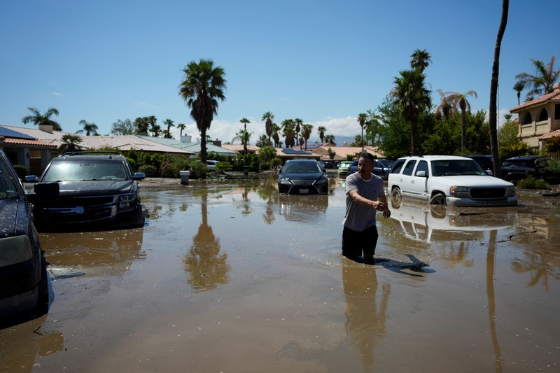 Suasan pasca amukan Badai Hilary di California Selatan, Amerika Serikat, Senin (21/8/2023). (REUTERS/Bryan Woolston
) Suasan pasca amukan Badai Hilary di California Selatan, Amerika Serikat, Senin (21/8/2023). (REUTERS/Bryan Woolston
)