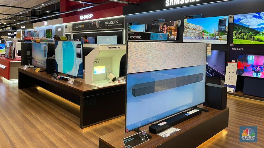 Suasana saat berlangsungnya Full Day Sale di Transmart Koata Kasablanka, Jakarta, Selasa (22/8/2023). (CNBC Indonesia/Teti Purwanti)