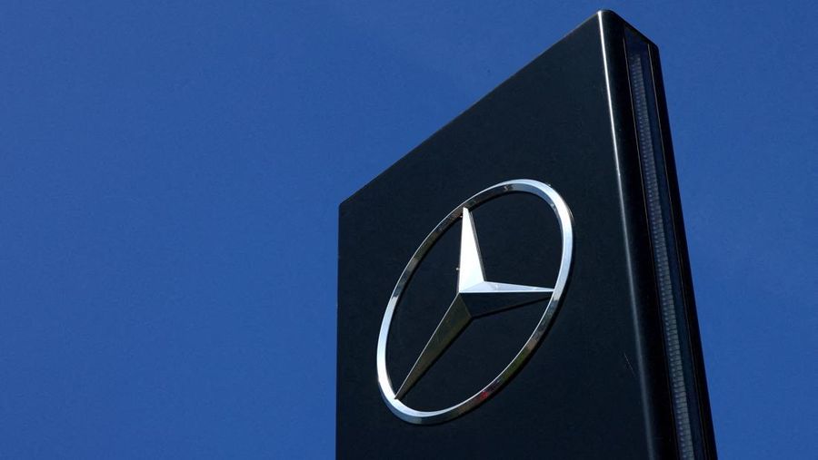Ilustrasi Mercedes. (REUTERS/Yves Herman/File Photo)