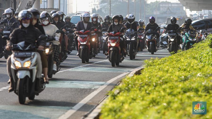 Kemacetan menyebabkan polusi udara di Jakarta. (CNBC Indonesia/Faisal Rahman)