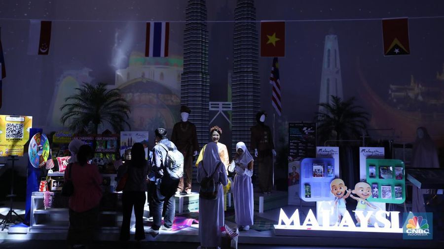 Suasana area Kampung ASEAN pada ASEAN Fest 2023 di Jakarta Convention Center, Jakarta, Rabu (23/8/2023). (CNBC Indonesia/Tri Susilo)