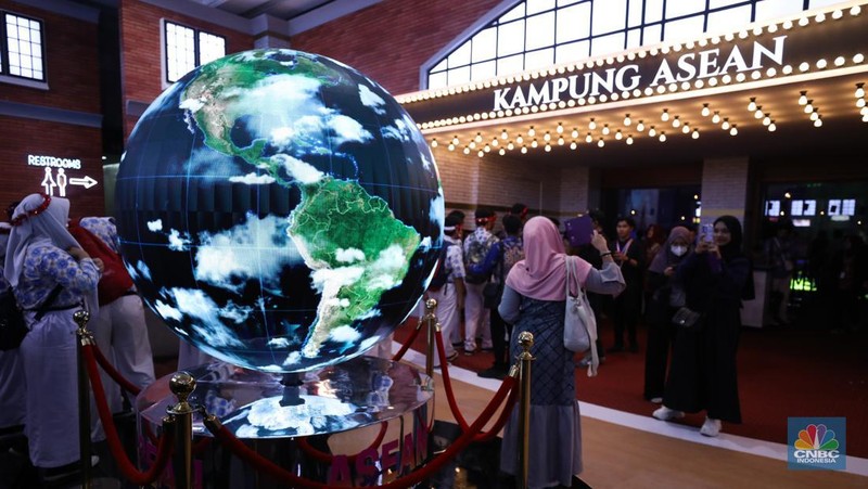 Suasana area Kampung ASEAN pada ASEAN Fest 2023 di Jakarta Convention Center, Jakarta, Rabu (23/8/2023). (CNBC Indonesia/Tri Susilo)
