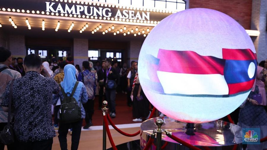 Suasana area Kampung ASEAN pada ASEAN Fest 2023 di Jakarta Convention Center, Jakarta, Rabu (23/8/2023). (CNBC Indonesia/Tri Susilo)