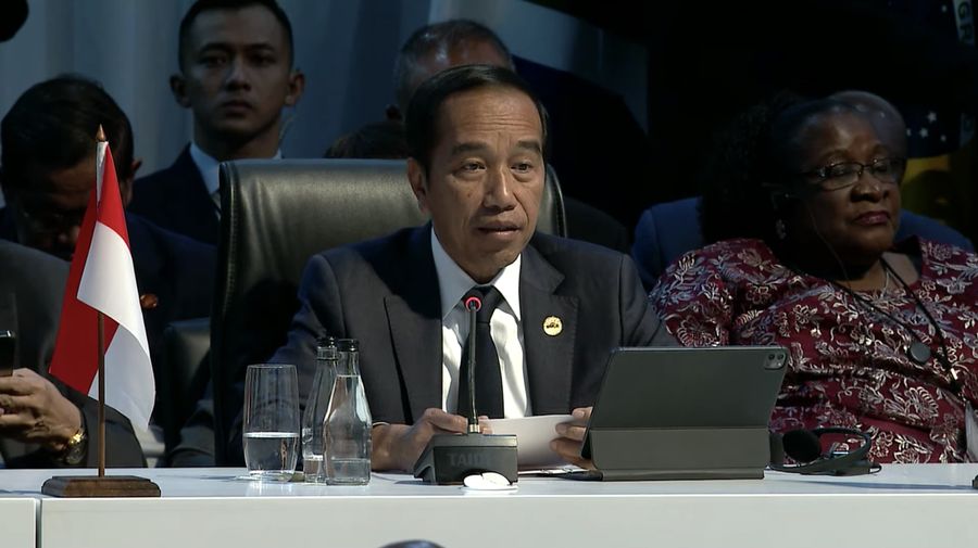 Presiden Joko Widodo (Jokowi) berbicara dunia bergerak tanpa nahkoda dalam forum Friends of BRICS Leaders Dialogue, dalam KTT BRICS di Afrika Selatan, Kamis (24/8/2023). (Tangkapan Layar youtube SABC News)