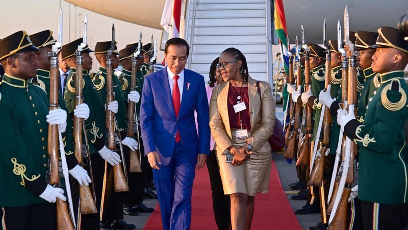 Presiden Jokowi Tiba di Johannesburg Afrika Selatan. (Muchlis Jr - Biro Pers Sekretariat Presiden)