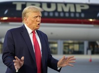Masuk Penjara, Donald Trump Muncul di Twitter Minta Sumbangan
