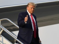 Kronologi Donald Trump Menyerahkan Diri ke Penjara Fulton