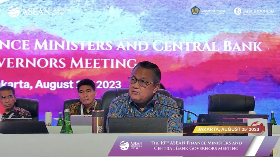 Menteri Keuangan Sri Mulyani Indrawati dan Gubernur Bank Indonesia (BI) Perry Warjiyo membuka sesi terakhir dari pertemuan ke-2 Menteri Keuangan dan Gubernur Bank Sentral (AFMGM) pada Jumat (25/8/2023). (Tangkapan Layar Youtube Kemenkeu RI)