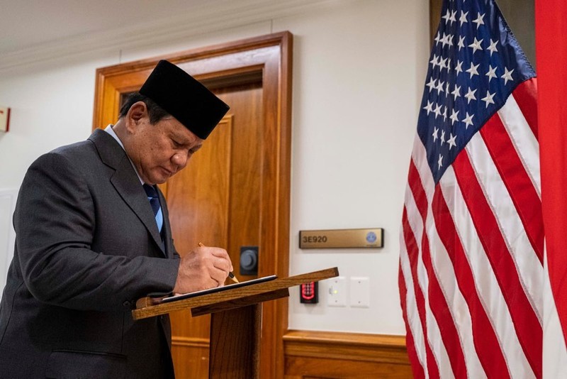 Menteri Pertahanan RI Prabowo Subianto saat melakukan Pertemuan Bilateral dengan Menteri Pertahanan Amerika Serikat Lloyd J. Austin III di Pentagon, Amerika Serikat. Menteri Pertahanan RI Prabowo Subianto saat melakukan Pertemuan Bilateral dengan Menteri Pertahanan Amerika Serikat Lloyd J. Austin III di Pentagon, Amerika Serikat. (Instagram @prabowo)