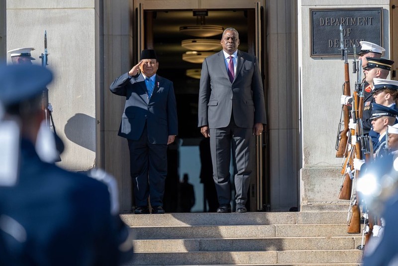 Menteri Pertahanan RI Prabowo Subianto saat melakukan Pertemuan Bilateral dengan Menteri Pertahanan Amerika Serikat Lloyd J. Austin III di Pentagon, Amerika Serikat. Menteri Pertahanan RI Prabowo Subianto saat melakukan Pertemuan Bilateral dengan Menteri Pertahanan Amerika Serikat Lloyd J. Austin III di Pentagon, Amerika Serikat. (Instagram @prabowo)