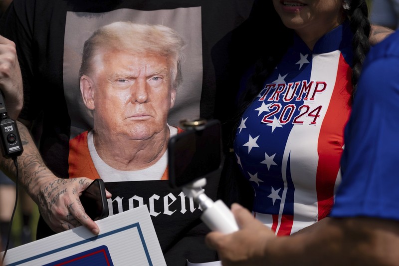 Mantan Presiden AS Donald Trump datang untuk menyerahkan diri untuk diproses di Penjara Fulton County setelah dakwaannya di Georgia, di Atlanta, Georgia, AS, 24 Agustus 2023. Mantan Presiden AS Donald Trump datang untuk menyerahkan diri untuk diproses di Penjara Fulton County setelah dakwaannya di Georgia, di Atlanta, Georgia, AS, 24 Agustus 2023. (REUTERS/Brendan McDermid)