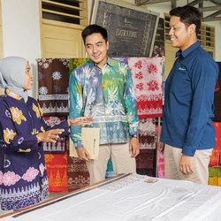 Dukung SIBA Batik Kujur, PTBA Fasilitasi Sarana & Prasarana
