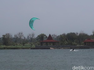 Lagi Kitesurfing, Turis China Tewas Tersangkut Tali di Jeneponto
