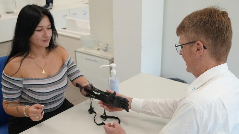 Lengan bionik cetak 3D pertama yang disetujui secara medis di dunia.  (REUTERS/Max Schwarz)