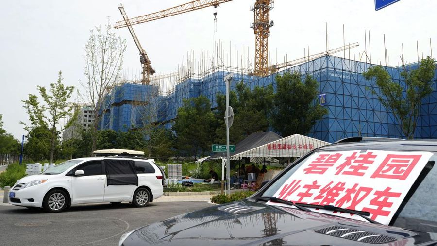 Pembangunan kompleks perumahan garapan Country Garden yang berlokasi di Tianjin, Utara China. (AP Photo/Ng Han Guan)