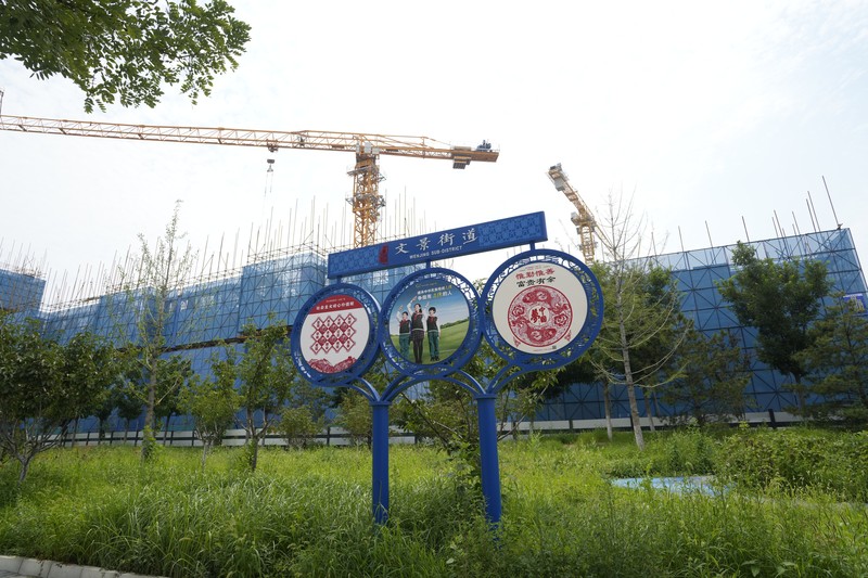 Pembangunan kompleks perumahan garapan Country Garden yang berlokasi di Tianjin, Utara China. (AP Photo/Ng Han Guan)