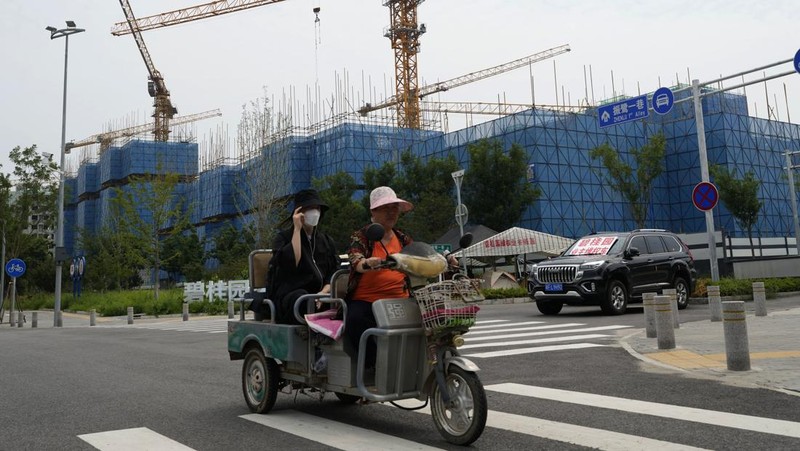 Pembangunan kompleks perumahan garapan Country Garden yang berlokasi di Tianjin, Utara China. (AP Photo/Ng Han Guan)