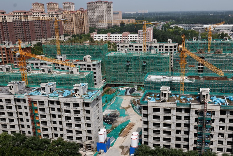 Pembangunan kompleks perumahan garapan Country Garden yang berlokasi di Tianjin, Utara China. (AP Photo/Ng Han Guan)