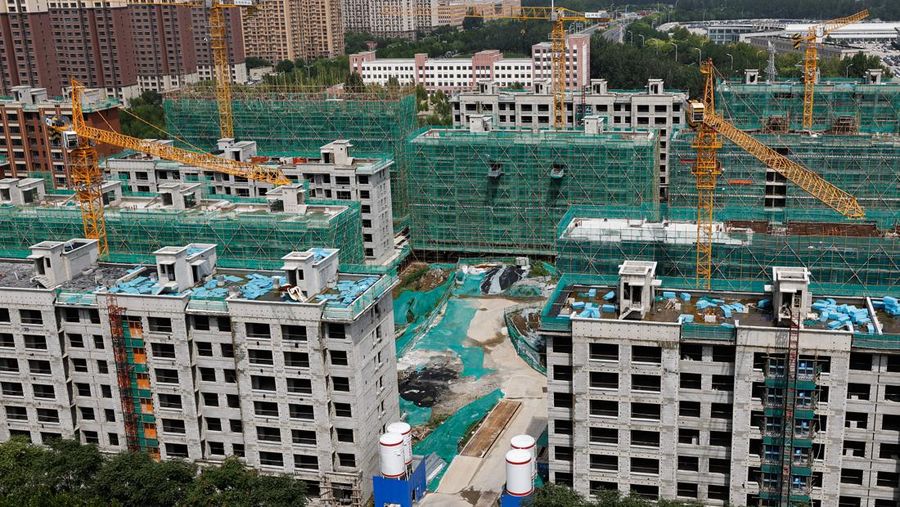Pembangunan kompleks perumahan garapan Country Garden yang berlokasi di Tianjin, Utara China. (AP Photo/Ng Han Guan)