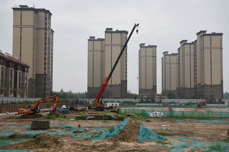 Pembangunan kompleks perumahan garapan Country Garden yang berlokasi di Tianjin, Utara China. (AP Photo/Ng Han Guan)