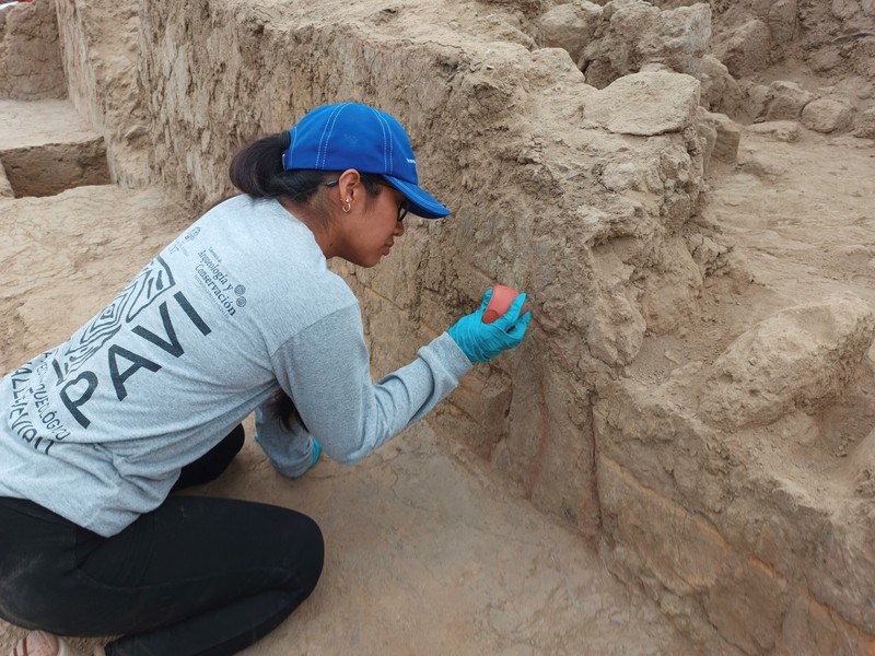 Penemuan dinding kuil kuni berusia lebih dari 4.000 tahun di Peru. (Feren Castillo/PAVI/Handout via REUTERS)