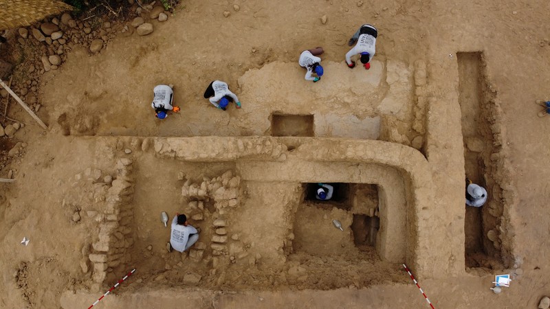 Penemuan dinding kuil kuni berusia lebih dari 4.000 tahun di Peru. (Feren Castillo/PAVI/Handout via REUTERS) Penemuan dinding kuil kuni berusia lebih dari 4.000 tahun di Peru. (Feren Castillo/PAVI/Handout via REUTERS)