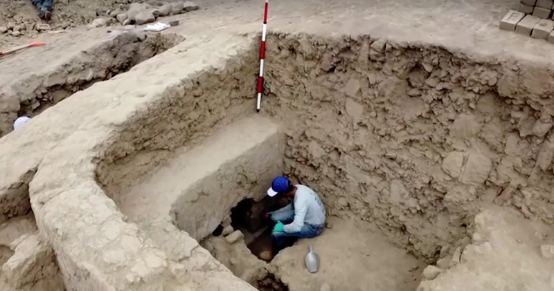 Penemuan dinding kuil kuni berusia lebih dari 4.000 tahun di Peru. (Feren Castillo/PAVI/Handout via REUTERS)