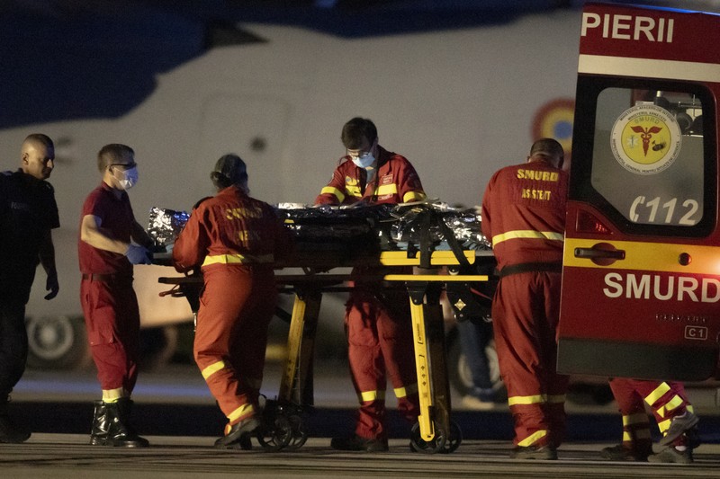 Ledakan pom bensin menyebabkan kebaran di di kota Crevedia, Rumania (Romanian Emergency Services - IGSU via AP) Ledakan pom bensin menyebabkan kebaran di di kota Crevedia, Rumania (Romanian Emergency Services - IGSU via AP)