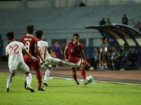 Potret Duel Sengit Pemain Timnas Indonesia di Final AFF U-23
