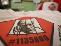Foto Wajah Trump di Kaos hingga Mug Banjiri AS, Dijual Segini