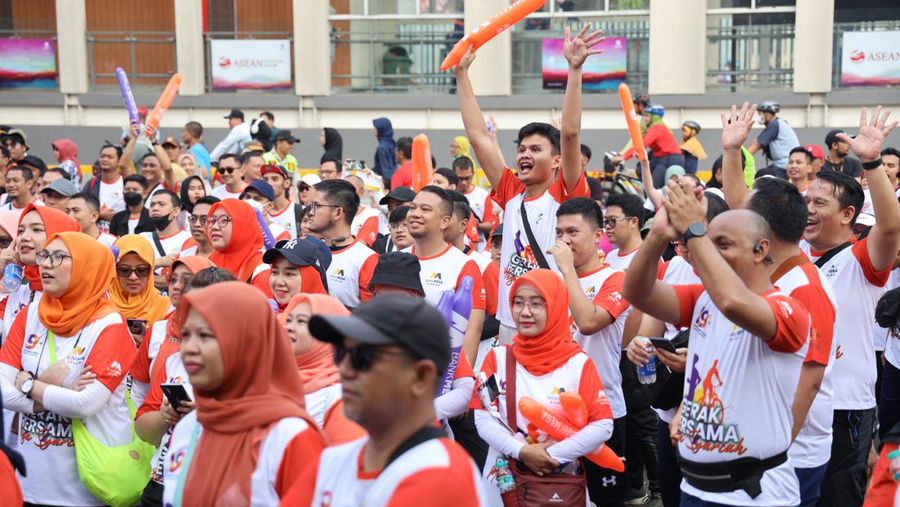 Gerak Bersama Mega Syariah yang dimulai dengan kegiatan Fun Walk bersama jajaran manajemen, pegawai dan nasabah BMS di Anjungan Sarinah, Jakarta Pusat pada Minggu (27/8/2023). (Dok. Bank Mega Syariah)