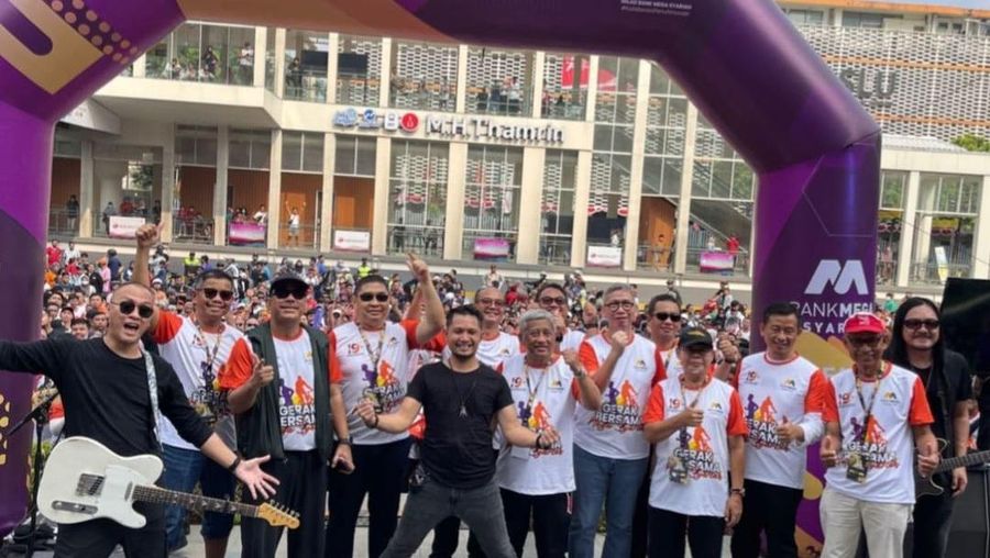 Gerak Bersama Mega Syariah yang dimulai dengan kegiatan Fun Walk bersama jajaran manajemen, pegawai dan nasabah BMS di Anjungan Sarinah, Jakarta Pusat pada Minggu (27/8/2023). (Dok. Bank Mega Syariah)