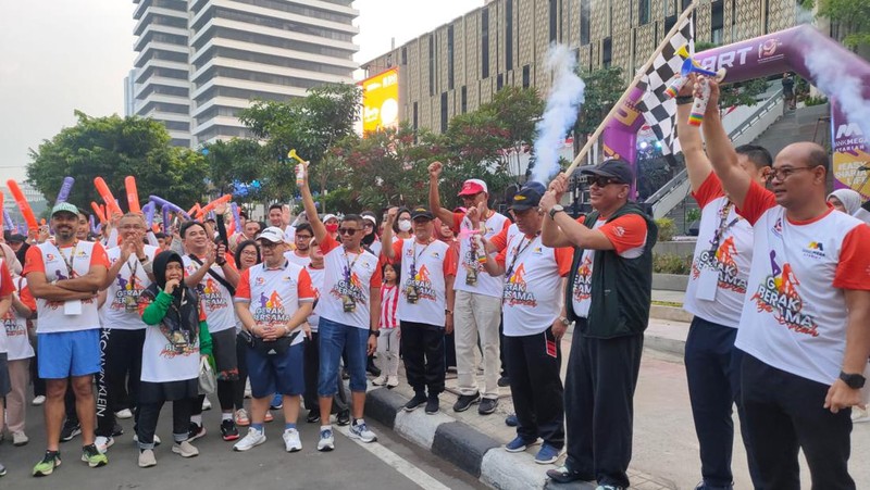 Gerak Bersama Mega Syariah yang dimulai dengan kegiatan Fun Walk bersama jajaran manajemen, pegawai dan nasabah BMS di Anjungan Sarinah, Jakarta Pusat pada Minggu (27/8/2023). (Dok. Bank Mega Syariah)