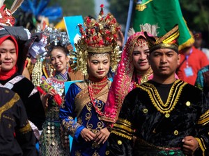 Apa Itu Wastra Nusantara yang Jadi Dress Code Upacara 17 Agustus di Istana?