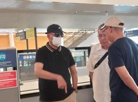 Cek Persiapan LRT Jabodebtabek, Menhub Nyamar Jadi Penumpang