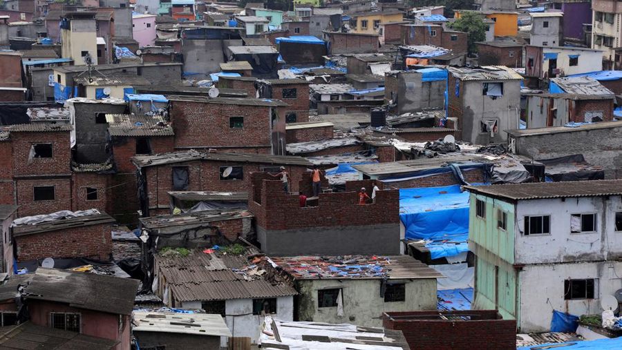 Labourers construct a structure amidst shanties in Dharavi, one of Asia's largest slums, in Mumbai, India, August 1, 2023. REUTERS/Niharika Kulkarni