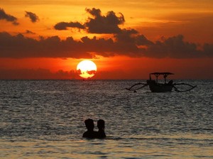 Unik, Matahari Terbenam di Mars Warnanya Biru Bukan Merah