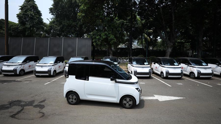 Jelang KTT ASEAN, Ratusan Kendaraan Listrik Mulai Padati GBK. (CNBC Indonesia/Tri Susilo)