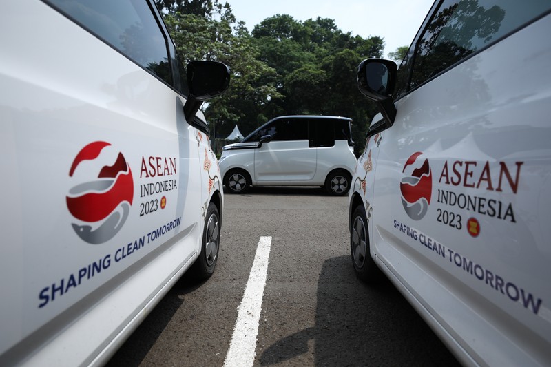 Jelang KTT ASEAN, Ratusan Kendaraan Listrik Mulai Padati GBK. (CNBC Indonesia/Tri Susilo)