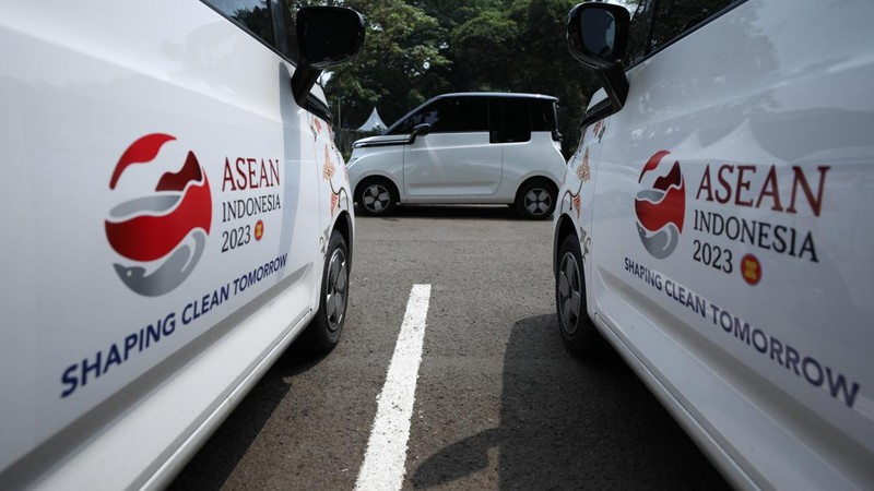 Jelang KTT ASEAN, Ratusan Kendaraan Listrik Mulai Padati GBK. (CNBC Indonesia/Tri Susilo)