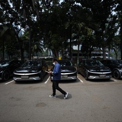 Ratusan Kendaraan Listrik Mulai Padati GBK, Ada Apa?