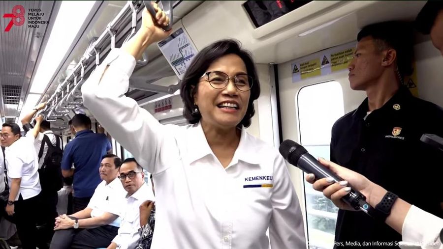 Mentri keuangan Sri Mulyani turut dalam peresmian LRT Terintegrasi Jabodebek. (Tangkapan Layar Youtube Sekretariat Presiden)